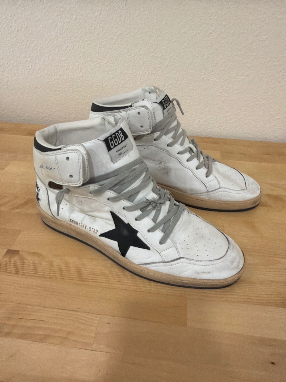 Golden Goose men’s SkyStar shoes. Size EU45